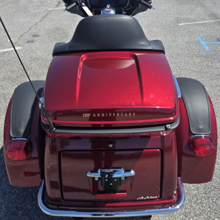 2023 Harley-Davidson® Tri Glide® Ultra Heirloom Red Fade thumb 2