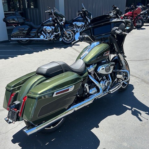 2026 Harley-Davidson® Street Glide® thumb 3