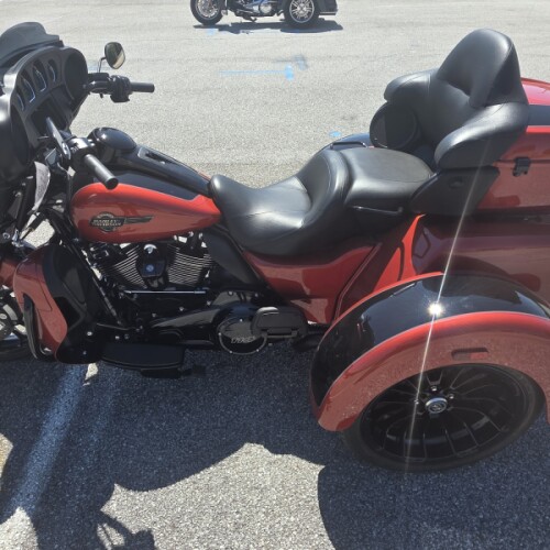 2025 Harley-Davidson® Tri Glide® Ultra WHISKY FIRE/BLK W/ PINSTRIPE thumb 0