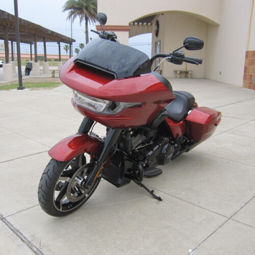 2025 Harley-Davidson® Road Glide® White Onyx Pearl - Black Finish thumb 2