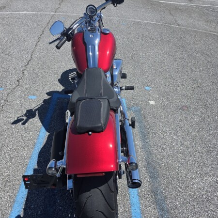 2025 Harley-Davidson® Breakout™ Brilliant Red thumb 2