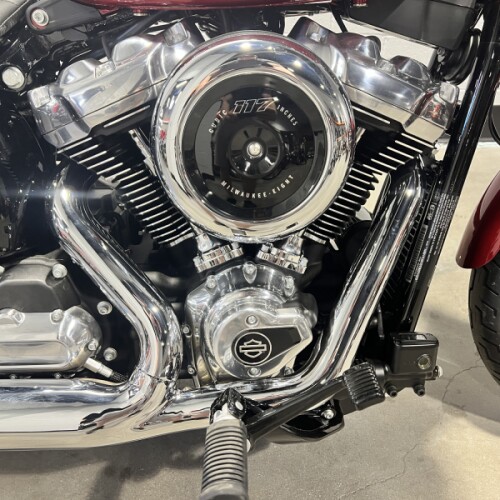 2026 Harley-Davidson® Street Bob® Brilliant Red Chrome Cast Wheels FXBB thumb 1