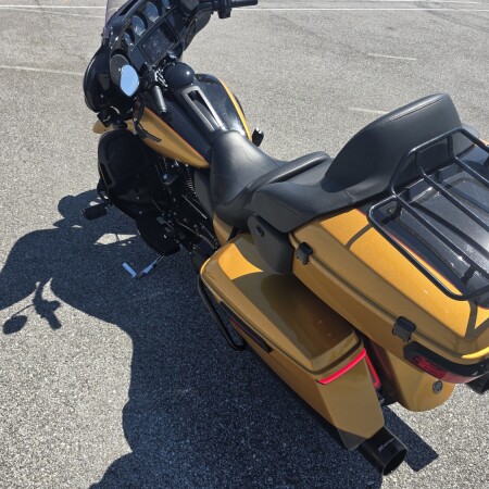2023 Harley-Davidson® Ultra Limited Prospect Gold Black thumb 1
