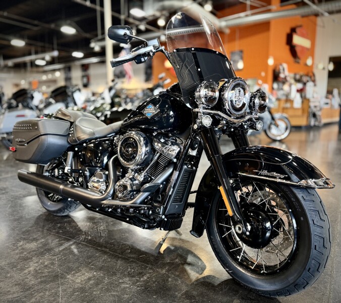 2026 Harley-Davidson® Heritage Classic Vivid Black Black Laced Wheels