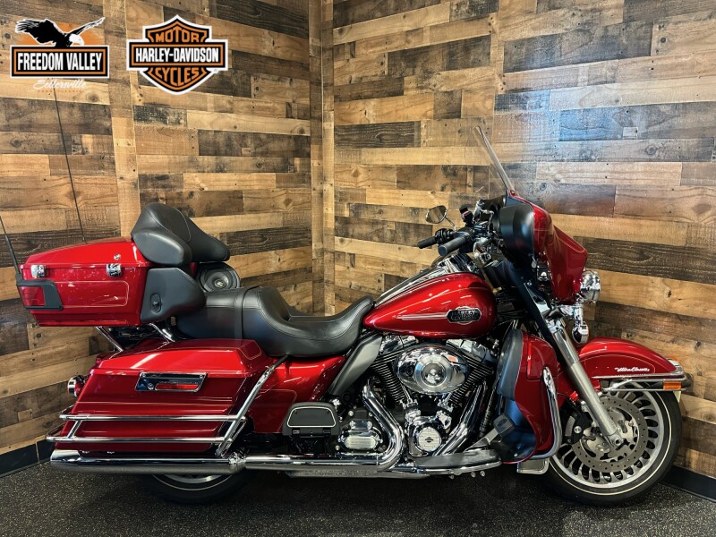 2012 Harley-Davidson® Ultra Classic™ Electra Glide® Ember Red Sunglo  FLHTCU103