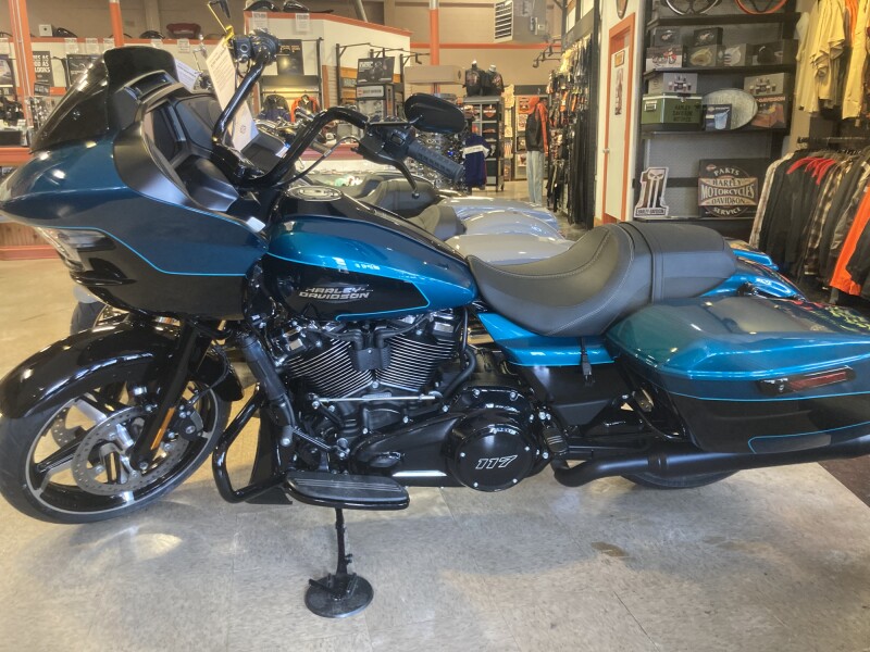 2026 Harley-Davidson® Road Glide® Teal Thunder / Vivid Black Black Trim