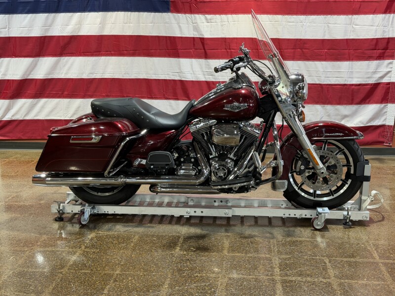 Harley-Davidson® Road King® 2014 FLHR MYSTERIOUS RED W/ PINSTRIPE