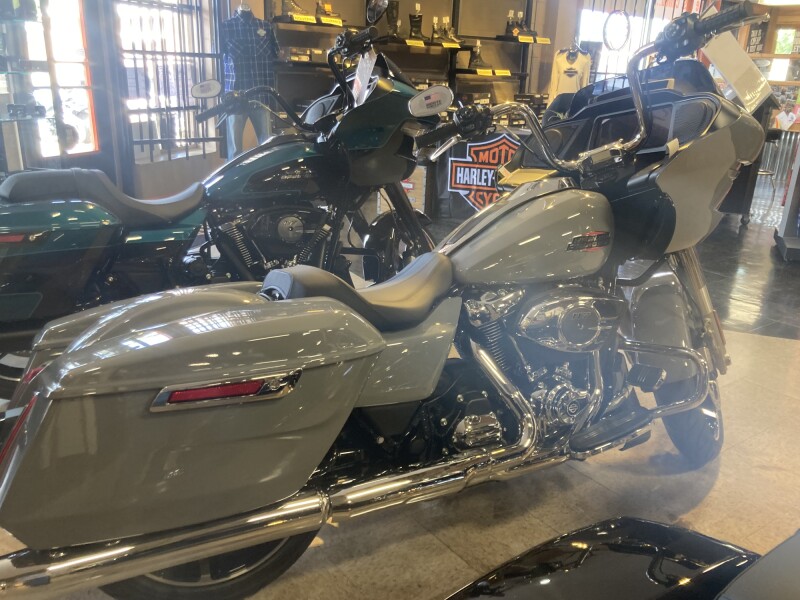 2026 Harley-Davidson® Road Glide® Dark Billiard Gray Chrome Trim