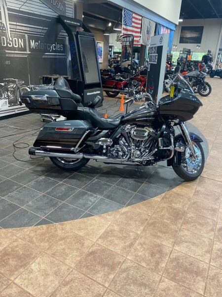  2016 Harley-Davidson® CVO™ Road Glide® Ultra