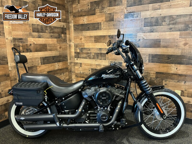 2019 Harley-Davidson® Street Bob® Vivid Black FXBB