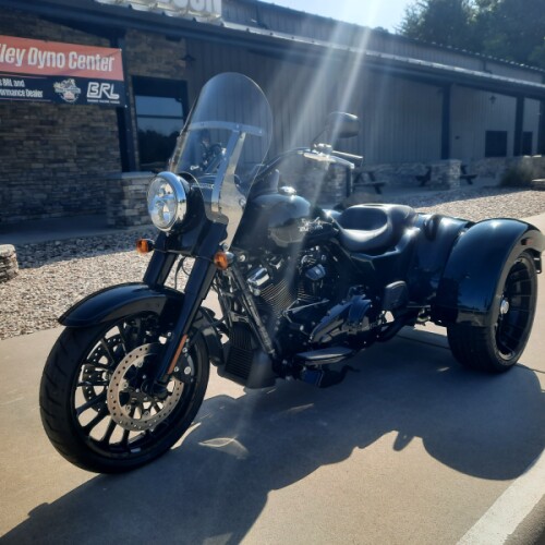 2024 Harley-Davidson® Freewheeler® Alpine Green / Vivid Black thumb 3