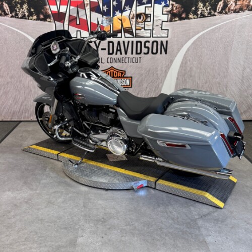 2026 FLTRX Road Glide® thumb 1