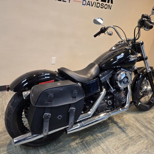 2017 Harley-Davidson® Street Bob® Vivid Black FXDB thumb 3