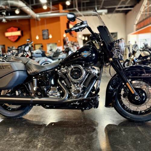 2026 Harley-Davidson® Heritage Classic Vivid Black Black Laced Wheels thumb 3