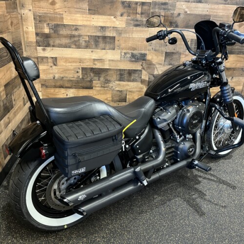 2019 Harley-Davidson® Street Bob® Vivid Black FXBB thumb 2