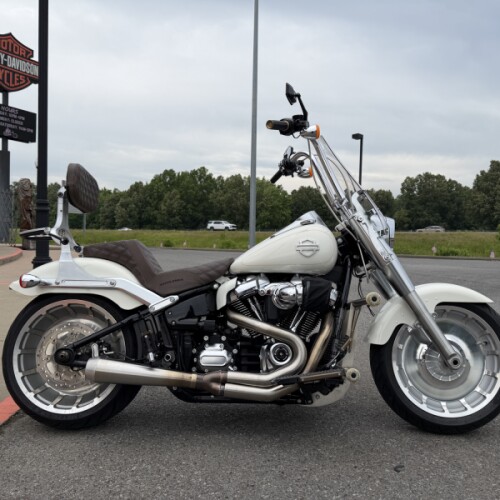 2018 Harley-Davidson® Fat Boy® Bonneville Salt Pearl thumb 2