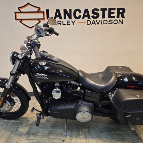 2017 Harley-Davidson® Street Bob® Vivid Black FXDB thumb 0