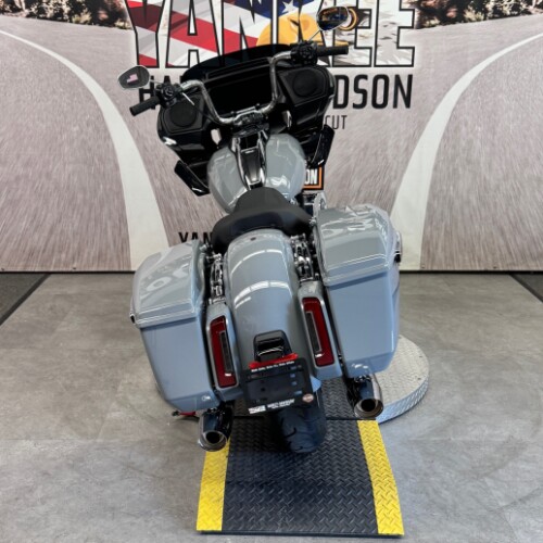 2026 FLTRX Road Glide® thumb 2