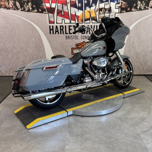 2026 FLTRX Road Glide® thumb 3