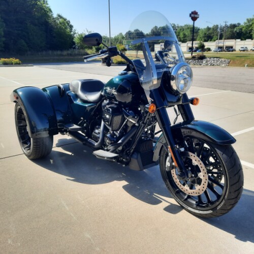 2024 Harley-Davidson® Freewheeler® Alpine Green / Vivid Black thumb 1