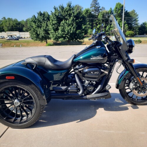 2024 Harley-Davidson® Freewheeler® Alpine Green / Vivid Black thumb 0
