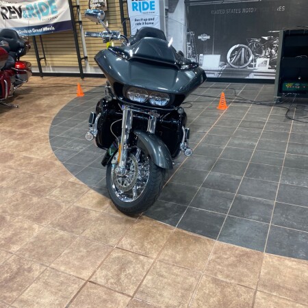  2016 Harley-Davidson® CVO™ Road Glide® Ultra thumb 2