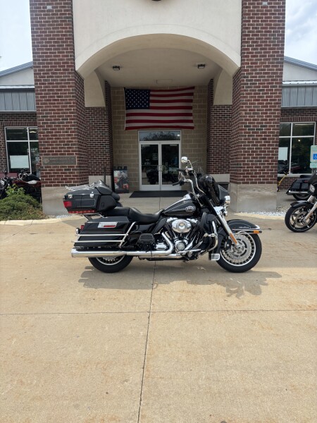 2011 Harley-Davidson® Electra Glide® Ultra Classic® Vivid Black