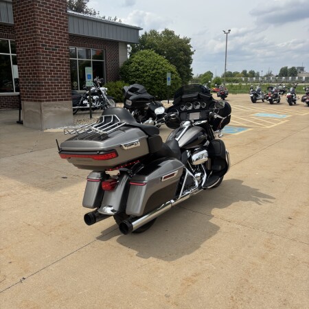 FLHTCU 2017 Electra Glide® Ultra Classic® thumb 2
