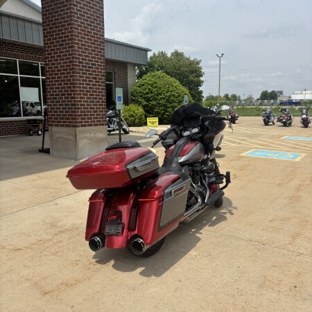 2019 Harley-Davidson® CVO™ Road Glide® Red Pepper & Magnetic Gray with Black Hole thumb 2