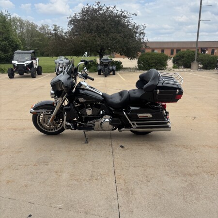 2011 Harley-Davidson® Electra Glide® Ultra Classic® Vivid Black thumb 0
