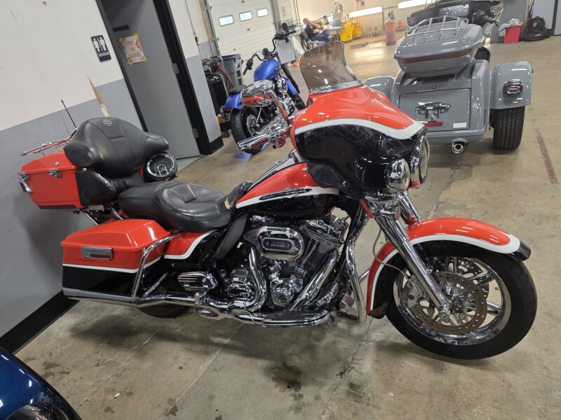 FLHTCUSE8 2012 CVO™ Ultra Classic® Electra Glide®