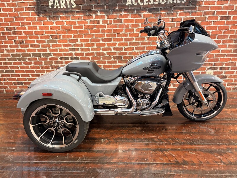 FLTRT 2026 Road Glide 3