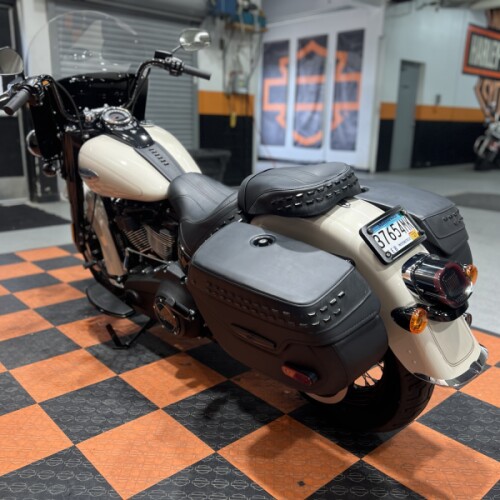 2022 Harley-Davidson Heritage Classic 114 FLHCS thumb 1