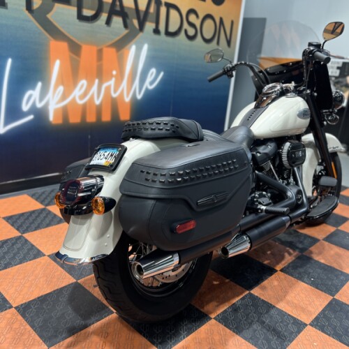 2022 Harley-Davidson Heritage Classic 114 FLHCS thumb 2