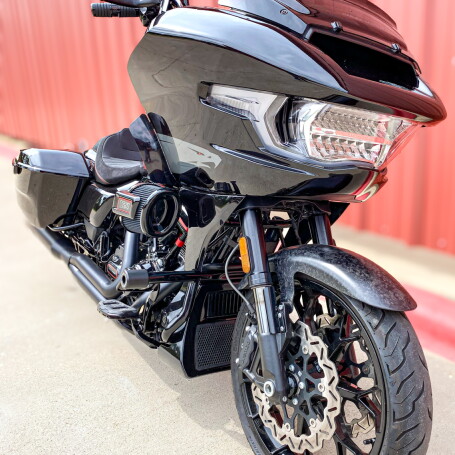 2024 Harley-Davidson® CVO™ Road Glide® ST FLTRXSTSE thumb 2