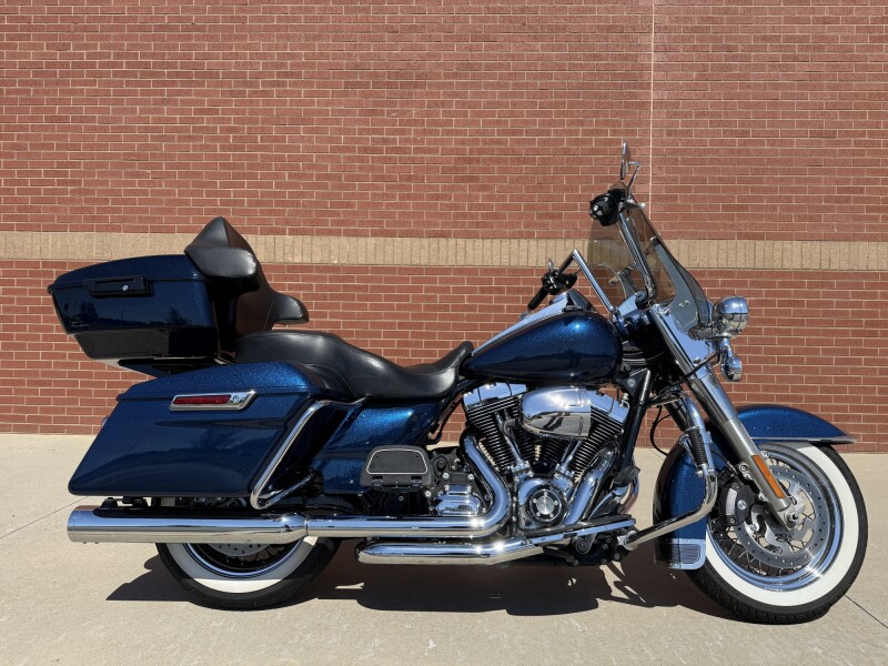 2014 Harley-Davidson® Road King® Big Blue Pearl