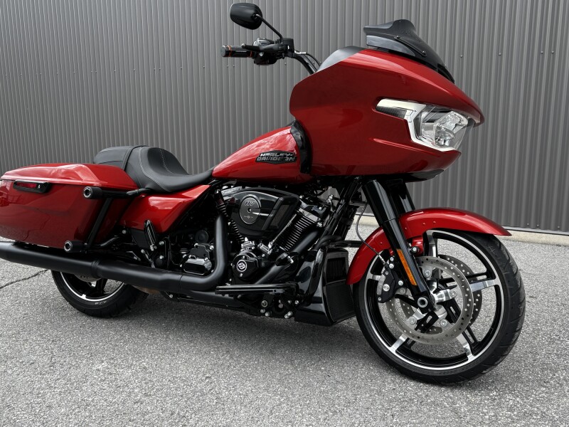 2024 Harley-Davidson® Road Glide™ Whiskey Fire - Black Finish