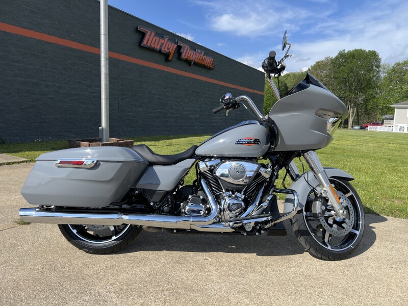 2026 Harley-Davidson® Road Glide® Dark Billiard Gray Chrome Solo Cast Wheels