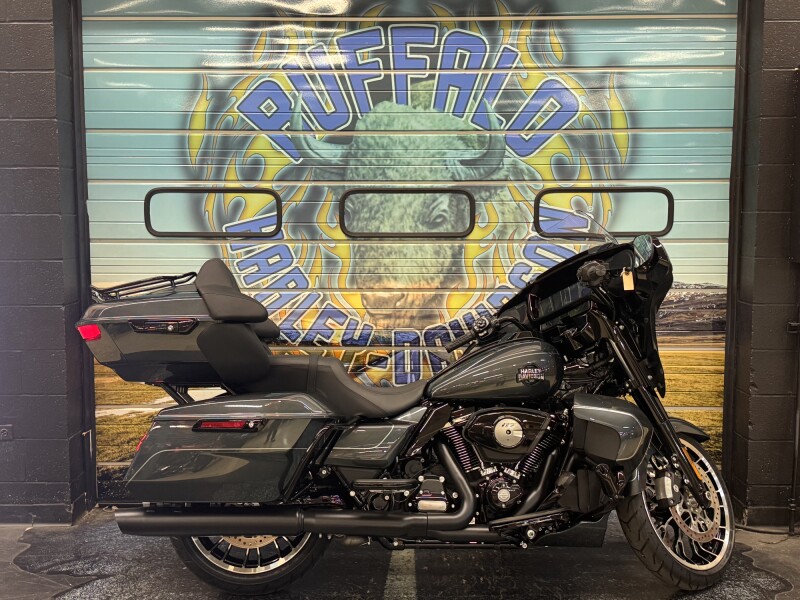 2026 Harley-Davidson® Street Glide Limited Iron Horse Metallic Black Trim