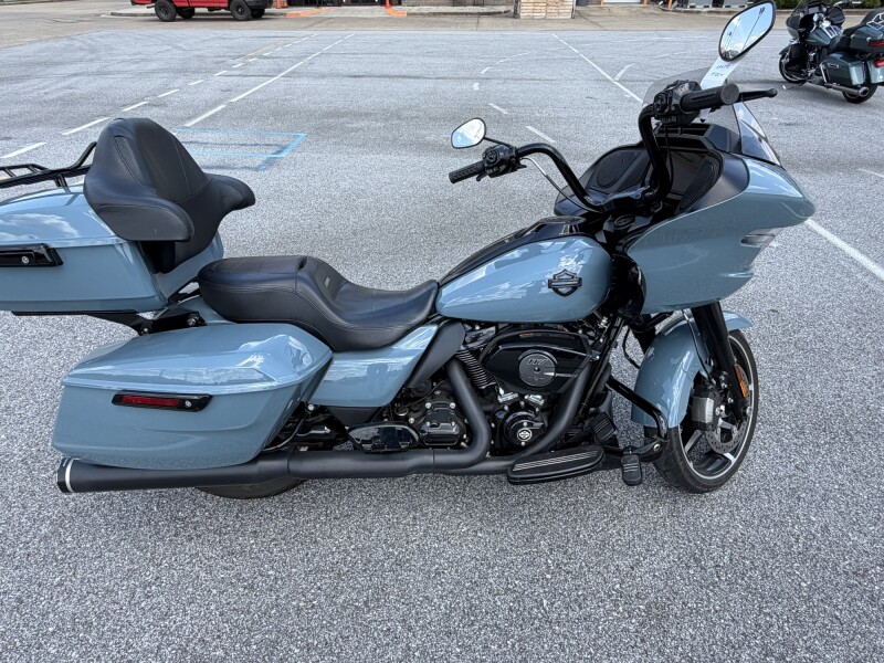 2024 Harley-Davidson® Road Glide® Sharkskin Blue