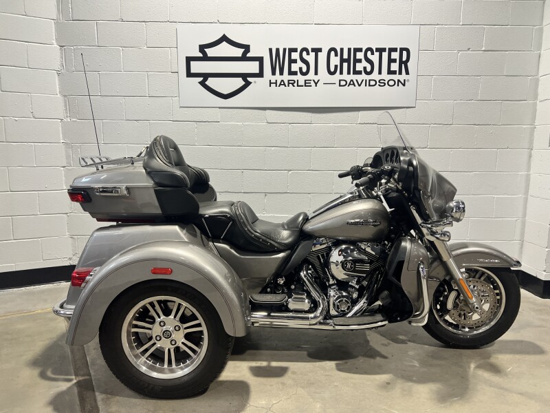 2016 Harley-Davidson® Tri Glide® Ultra Billet Silver FLHTCUTG