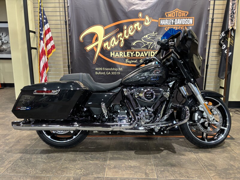 2026 Harley-Davidson® Street Glide® Midnight Ember Two-up Cast Wheels