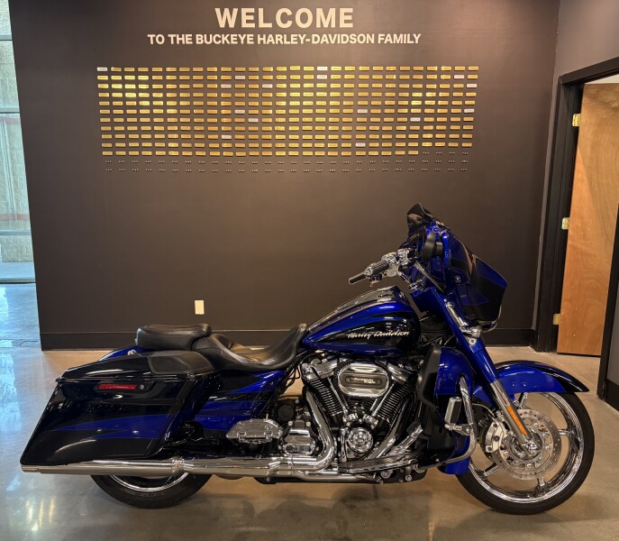 2017 Harley-Davidson® CVO™ Street Glide® Candy Cobalt/Indigo Ink with Mirror Chrome Aggressor Wheels