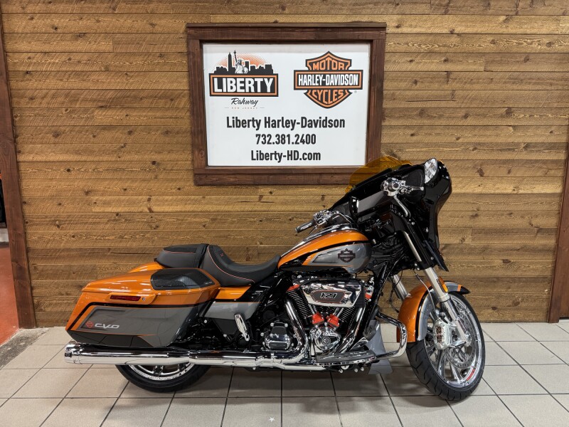 2026 Harley-Davidson® CVO Street Glide Torched Orange CVO Tri-Tone FLHXSE
