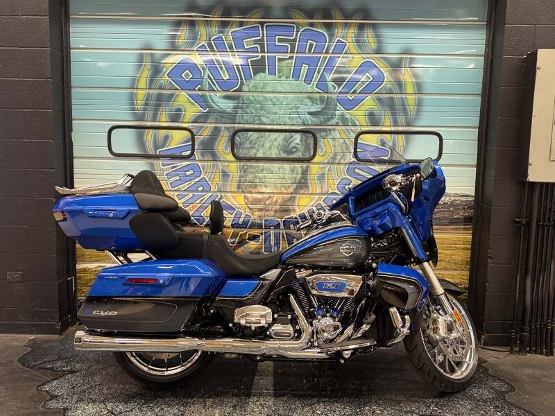 2026 Harley-Davidson® CVO Street Glide Limited Electric Coast CVO Two-Tone