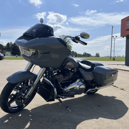 2026 Harley-Davidson® Road Glide® Dark Billiard Gray Chrome Solo Cast Wheels thumb 1