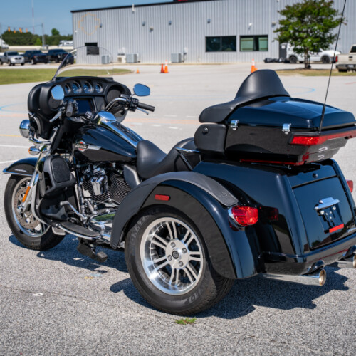 2023 Harley-Davidson® Tri Glide® Ultra FLHTCUTG thumb 0