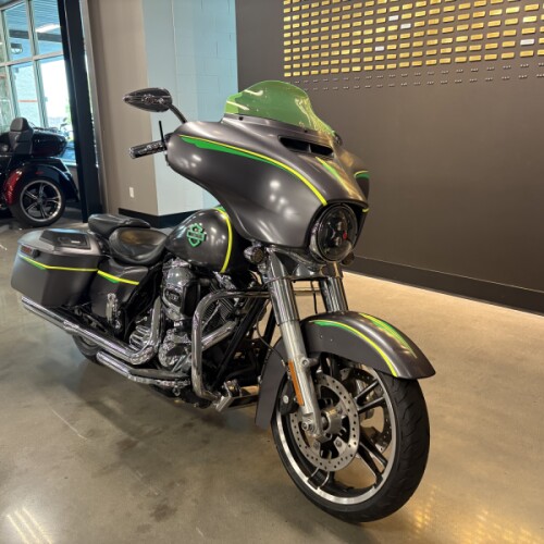 2015 Harley-Davidson® Street Glide® Charcoal Satin thumb 3
