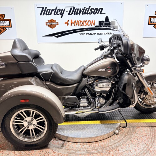 2023 FLHTCUTG Harley-Davidson® Tri Glide® Ultra Gray Haze/Silver Fortune thumb 2