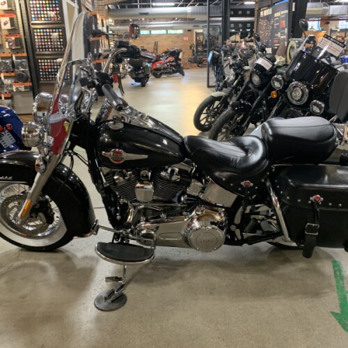 2017 Harley-Davidson® Heritage Softail® Classic Black Quartz thumb 0